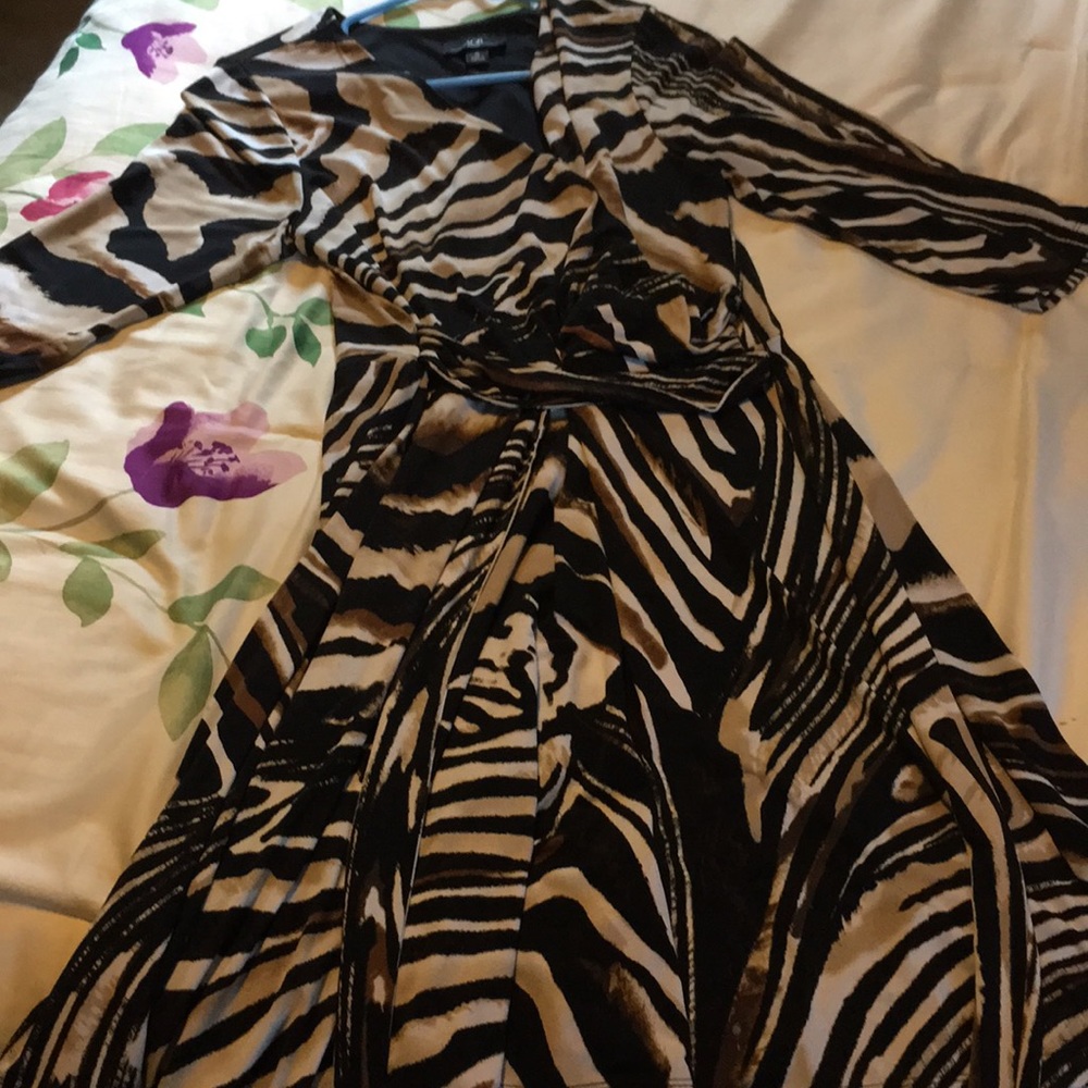 Wrap styled dress with stone swirl pattern